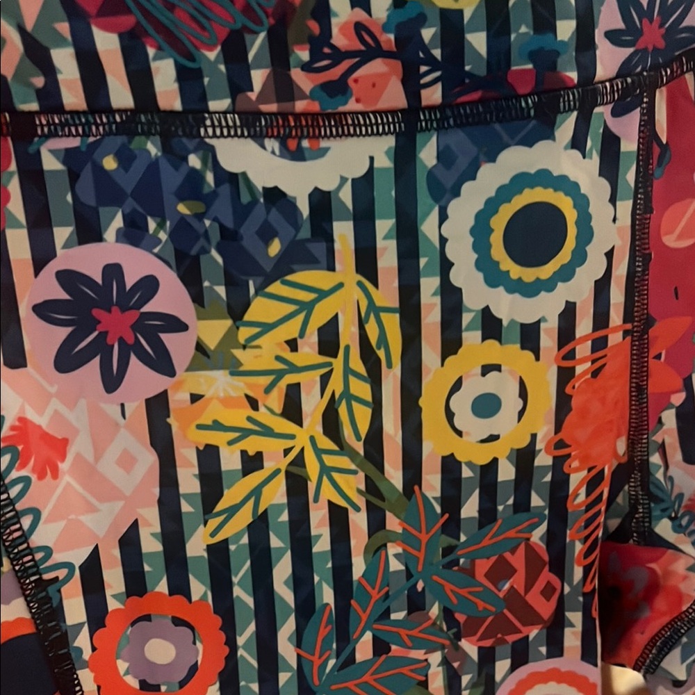 LuLaRoe Colorful Floral Patterned cropped Leggings - Picture 4 of 4